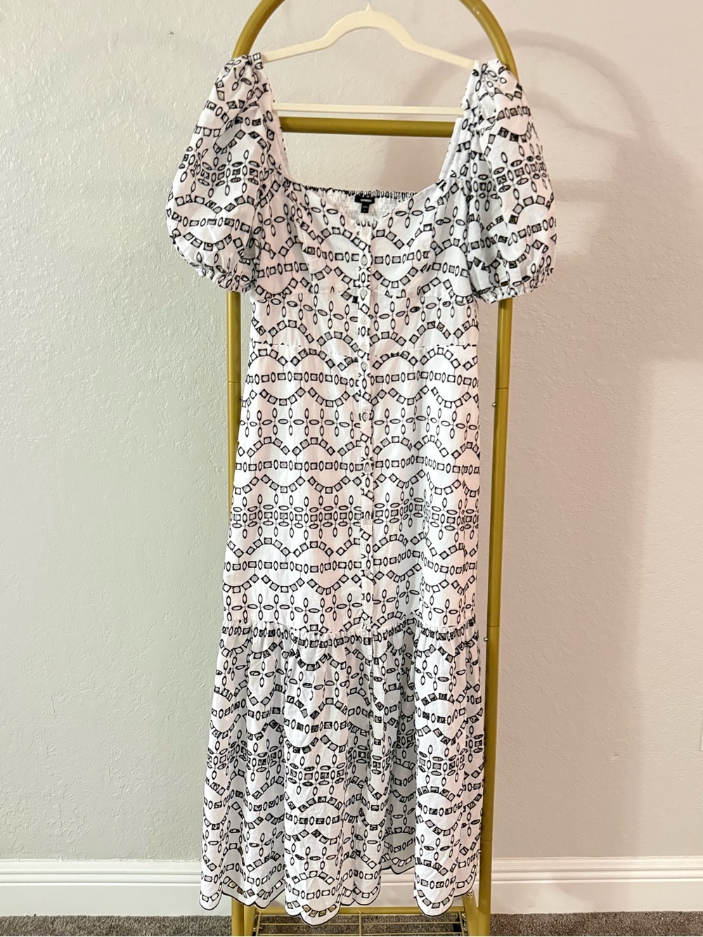 Express White and Black Geometric Puff-Sleeve Midi Dress LARGE